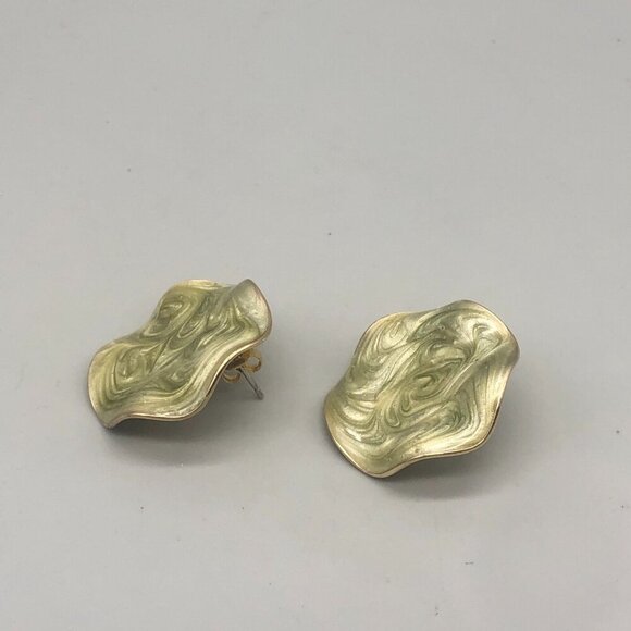 3/$30 Vintage Earrings Gold Wavy Button Swirl Design Green White Pierced Estate - Picture 4 of 11